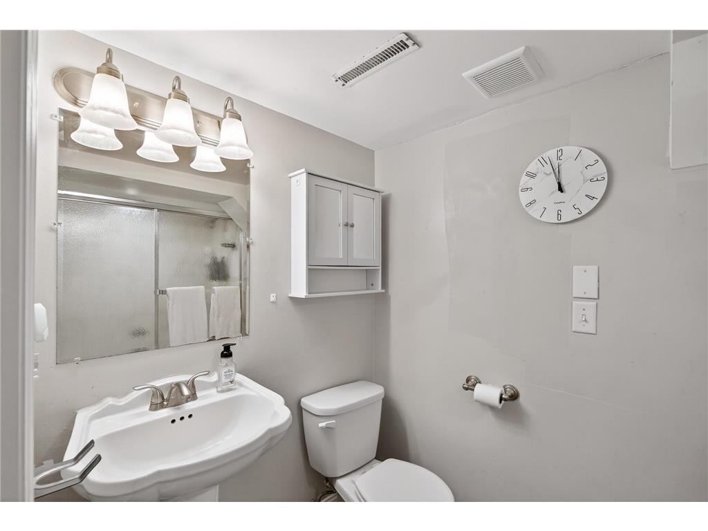 1609 Hillsboro Avenue N Golden Valley MN 55427 7040663 image20