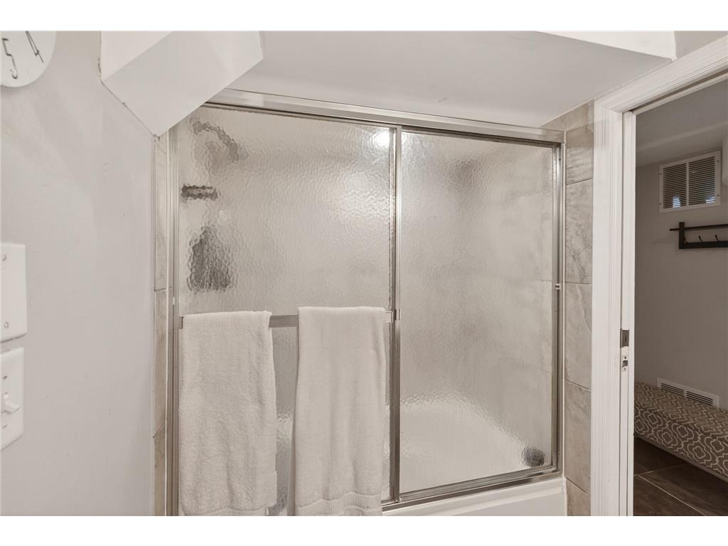 1609 Hillsboro Avenue N Golden Valley MN 55427 7040663 image21