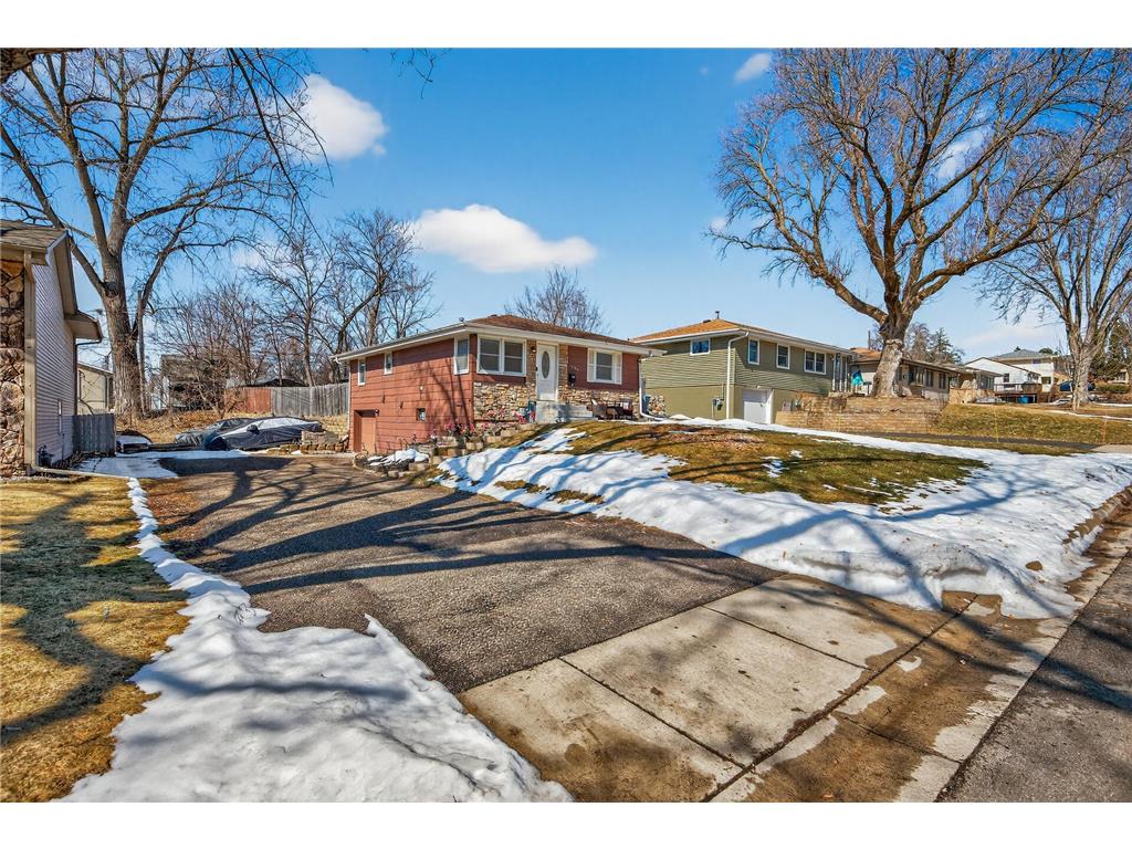 1609 Hillsboro Avenue N Golden Valley MN 55427 7040663 image23