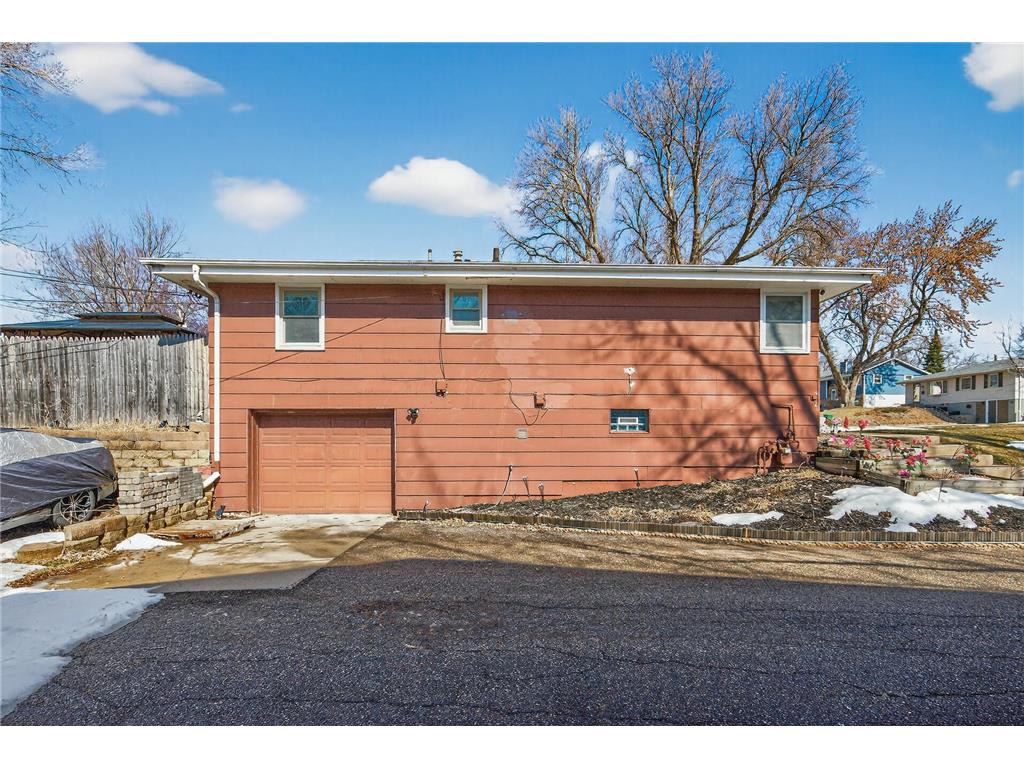 1609 Hillsboro Avenue N Golden Valley MN 55427 7040663 image28