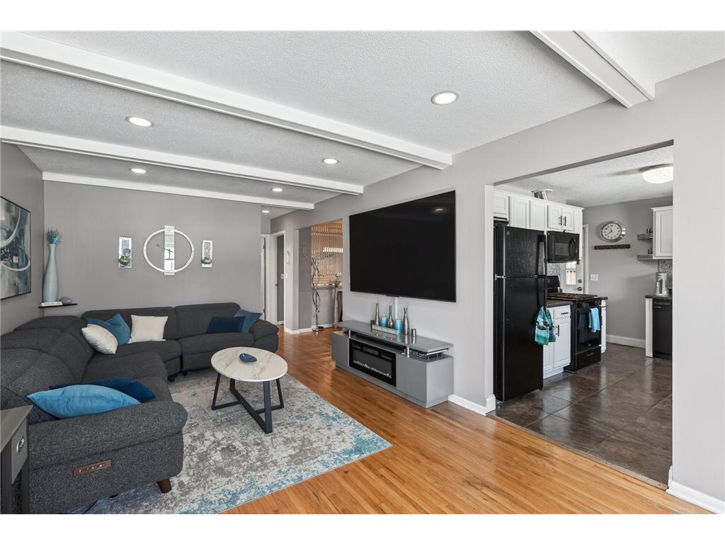 1609 Hillsboro Avenue N Golden Valley MN 55427 7040663 image3