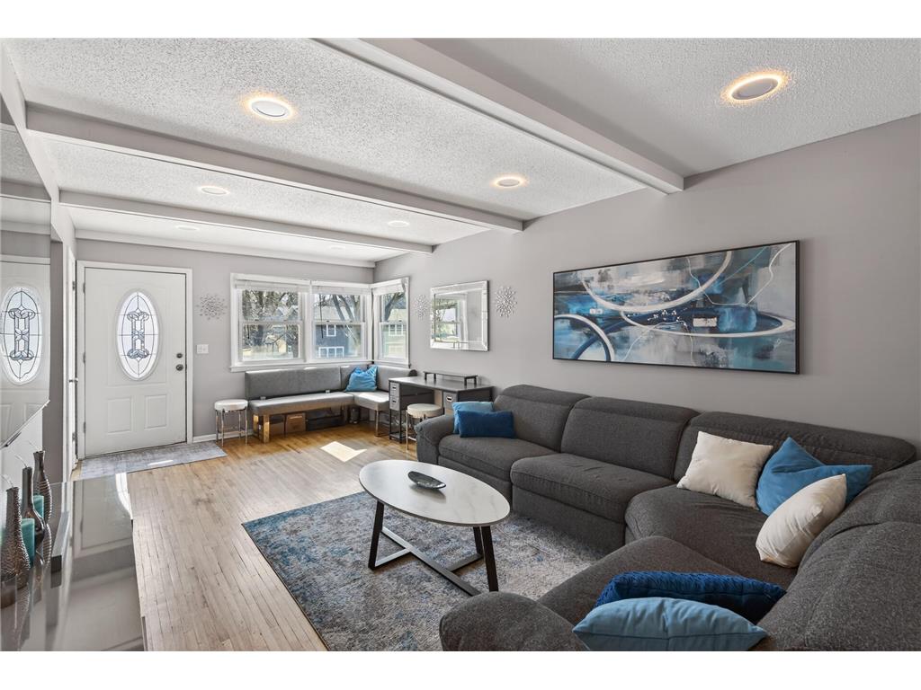 1609 Hillsboro Avenue N Golden Valley MN 55427 7040663 image4