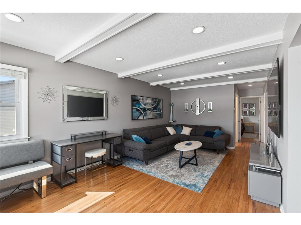 1609 Hillsboro Avenue N Golden Valley MN 55427 7040663 image5