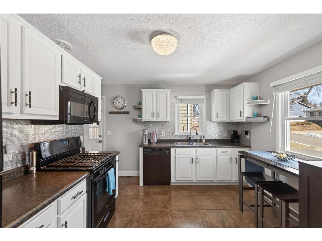 1609 Hillsboro Avenue N Golden Valley MN 55427 7040663 image6