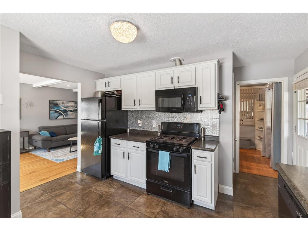 1609 Hillsboro Avenue N Golden Valley MN 55427 7040663 image8