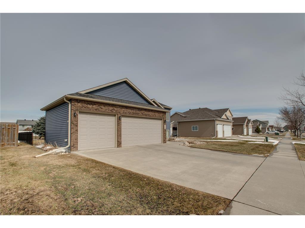 1610 42nd Avenue S Moorhead MN 56560 7037675 image3