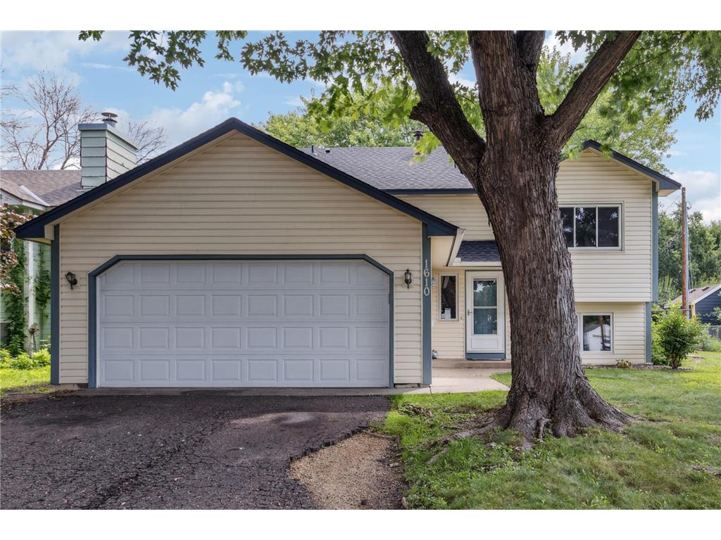 1610 Victoria Street N Saint Paul MN 55117 6760673 image1