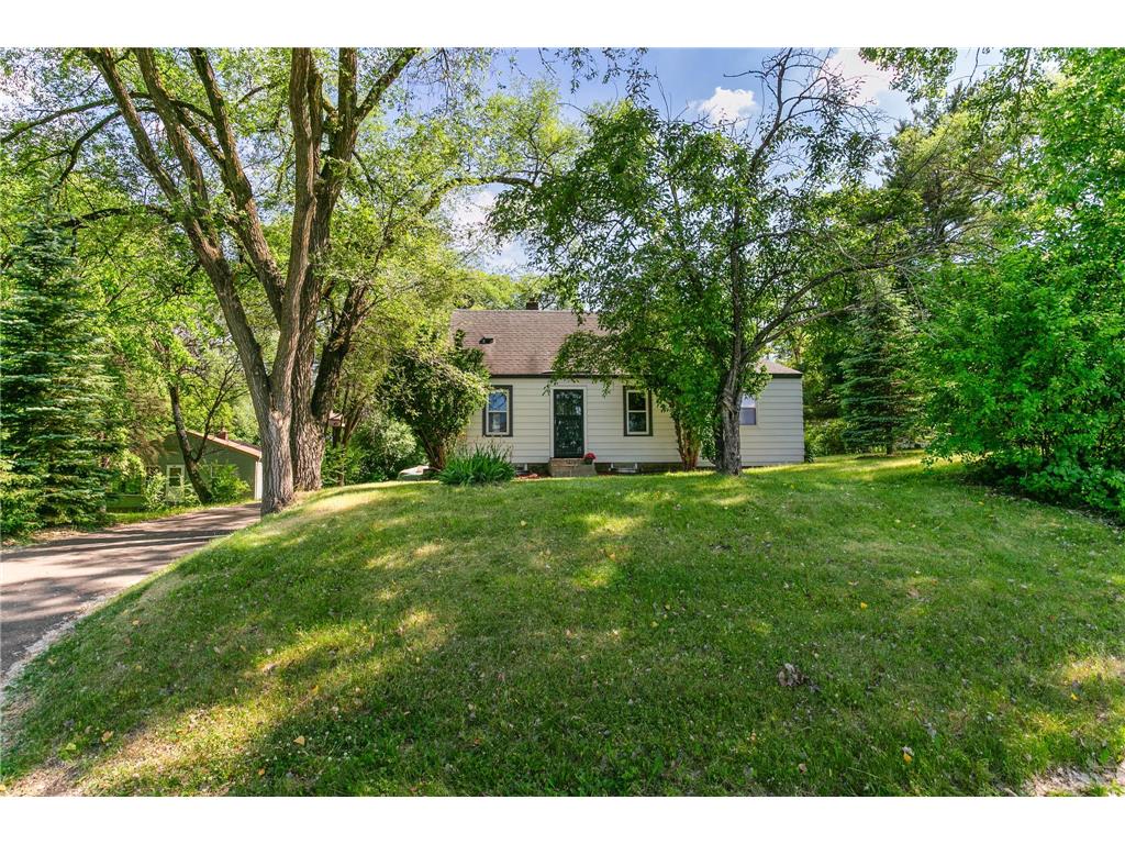 1612 County Road C E Maplewood MN 55109 7085992 image1