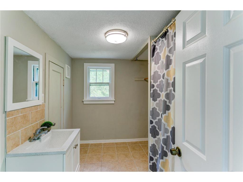 1612 County Road C E Maplewood MN 55109 7085992 image15