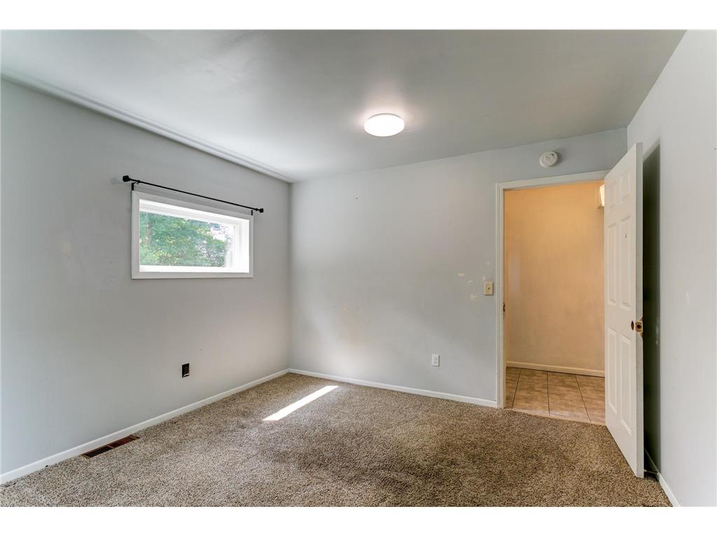 1612 County Road C E Maplewood MN 55109 7085992 image9