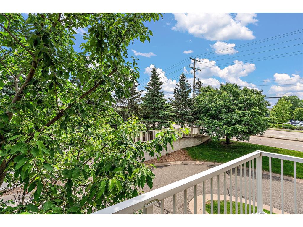 1613 County Road D E #L Maplewood MN 55109 7030900 image13