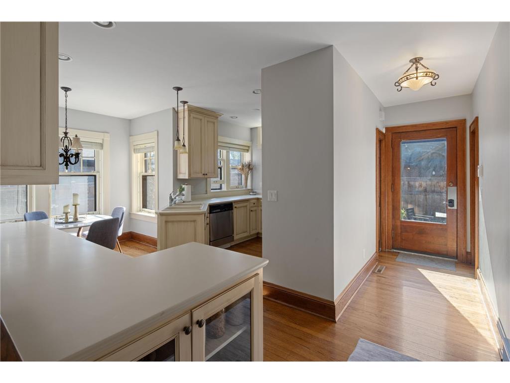 1613 W Franklin Avenue Minneapolis MN 55405 7065128 image12
