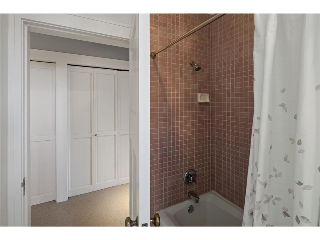 1613 W Franklin Avenue Minneapolis MN 55405 7065128 image26