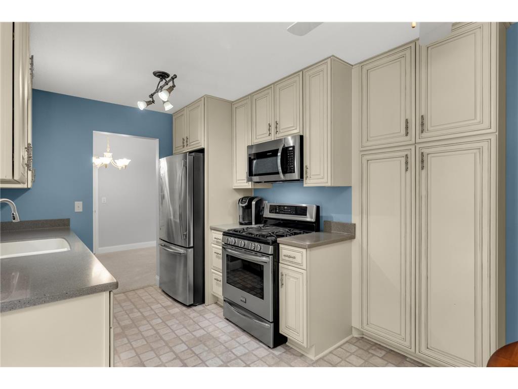 1616 Circle Drive Burnsville MN 55337 7069826 image10