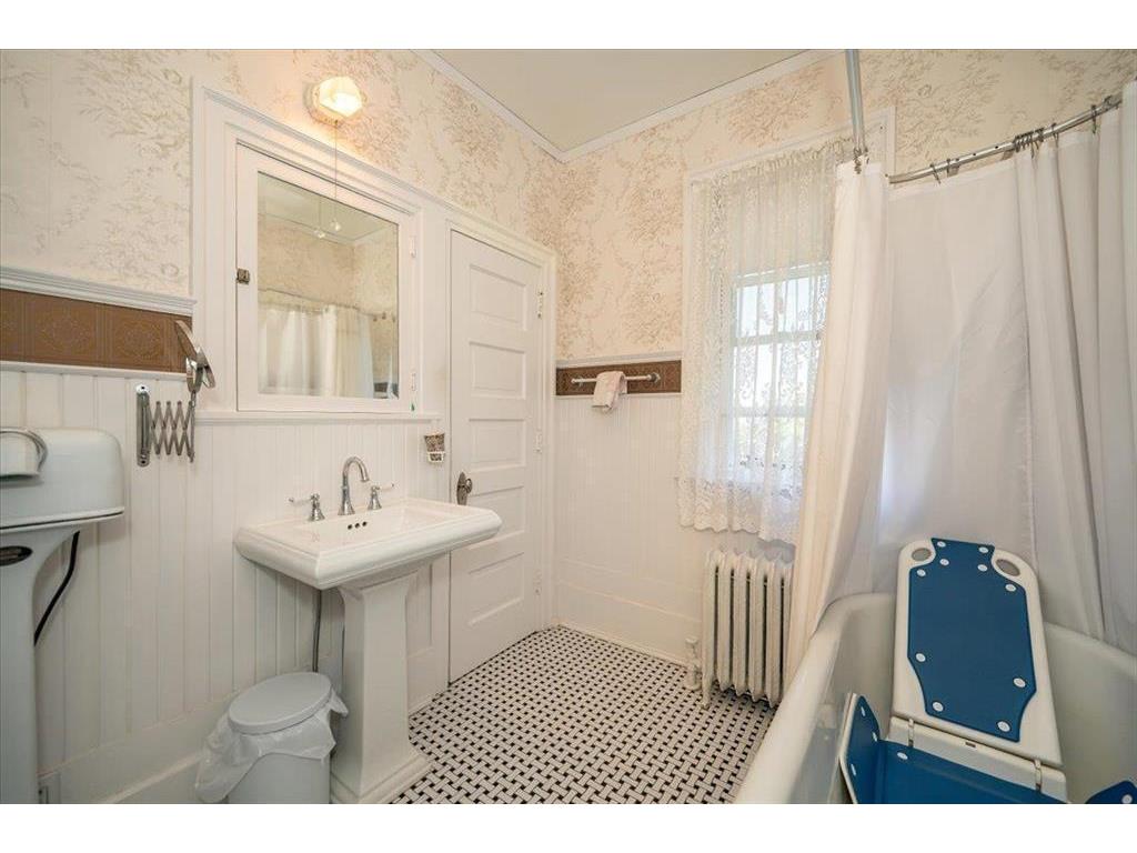 1616 E 1st Street Duluth MN 55812 6783354 image32
