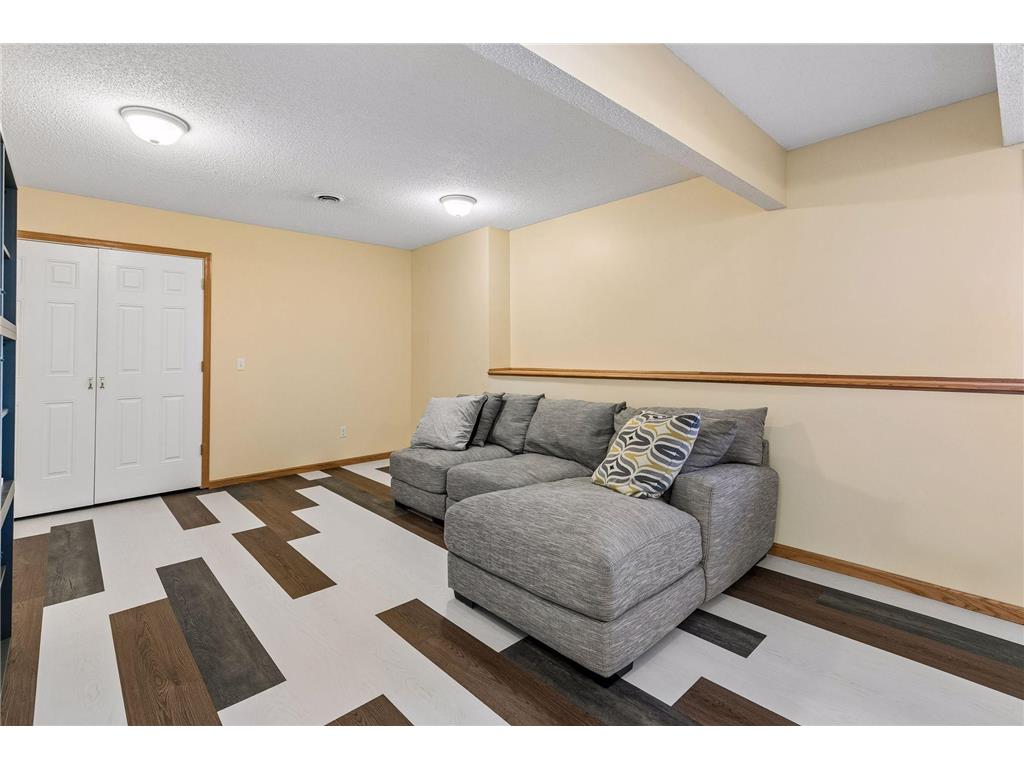 1617 Lexington Lane Shakopee MN 55379 7018473 image27