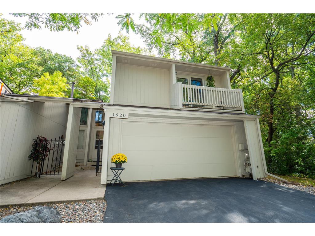 1620 Comstock Lane N, Plymouth, MN 55447 MLS 6262629 Edina Realty