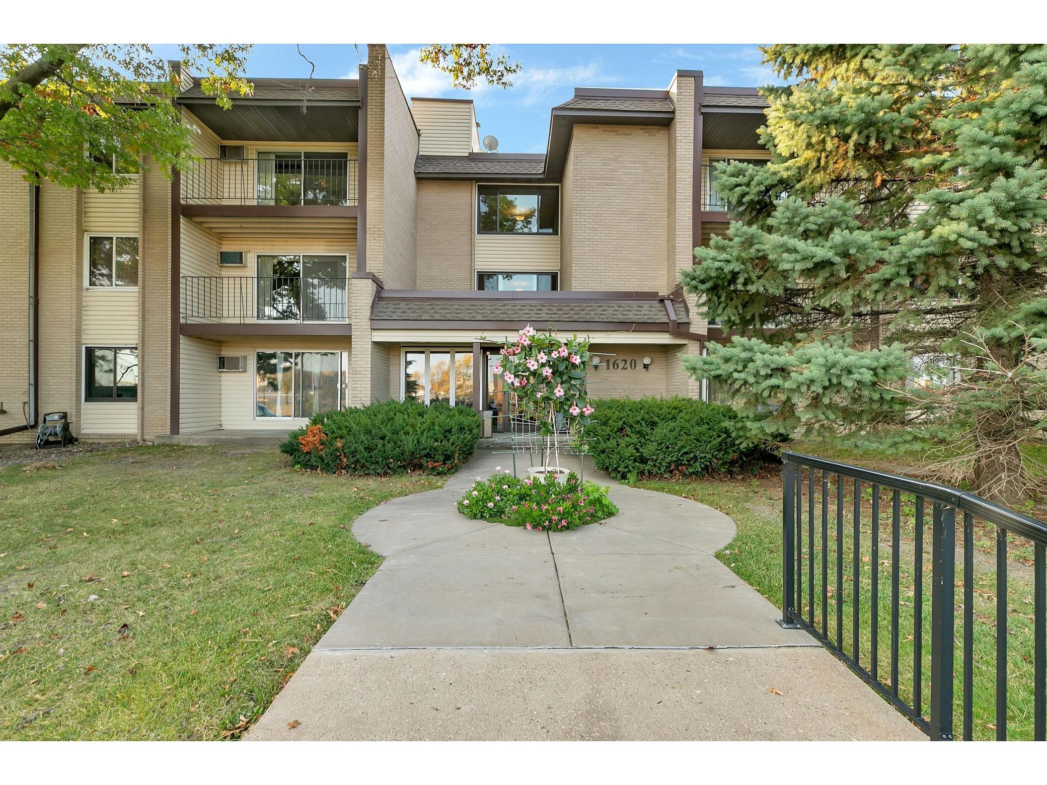 1620 Highway 36 W 305, Roseville, MN 55113 MLS 5737946 Edina Realty