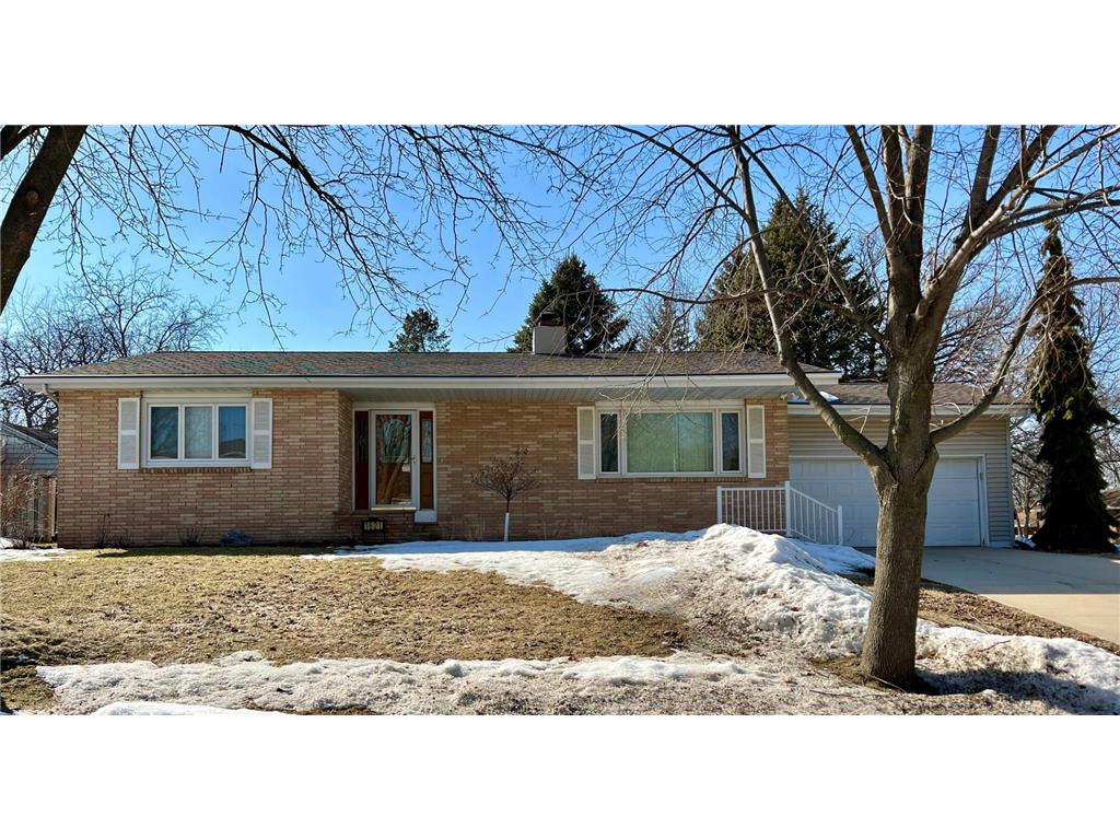 1621 Bunker Hill Road, Albert Lea, MN, 56007 MLS 6344713 Edina Realty