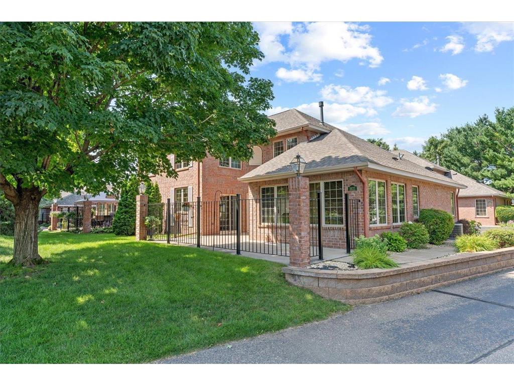 1621 Hunter Hill Road Hudson WI 54016 6571239 image1