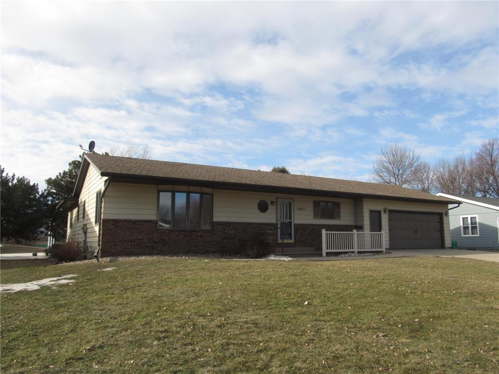 1621 Oakwood Drive Worthington MN 56187 7005022 image1