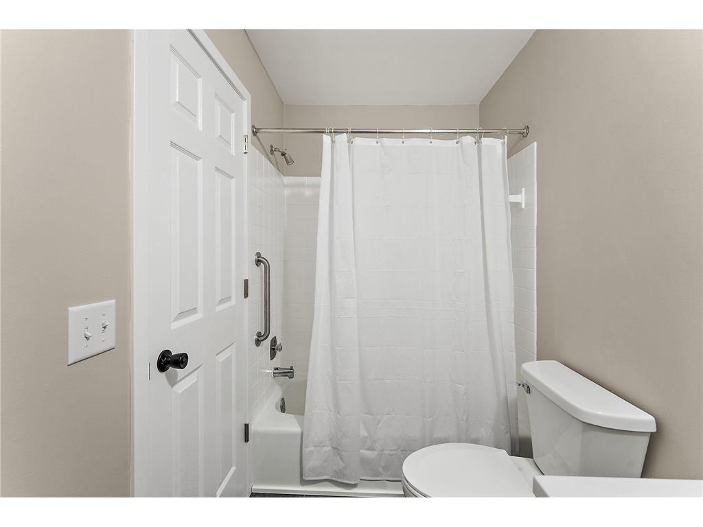 1621 W 140th Street Burnsville MN 55337 7053632 image22