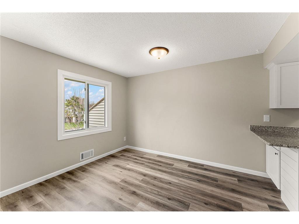 1621 W 140th Street Burnsville MN 55337 7053632 image6