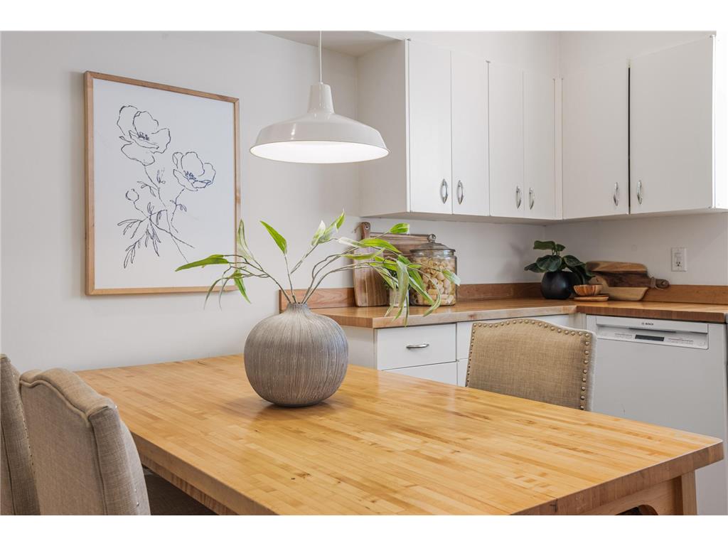 1621 W 25th Street Minneapolis MN 55405 6788649 image25