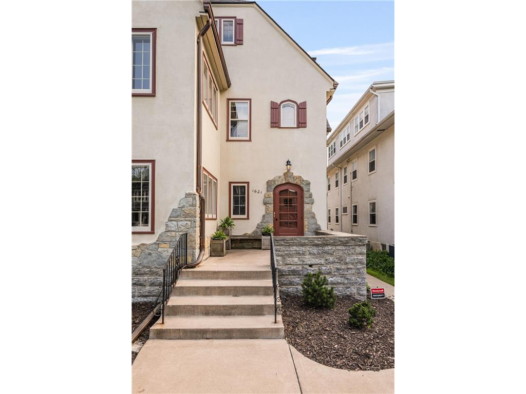 1621 W 25th Street Minneapolis MN 55405 6788649 image3