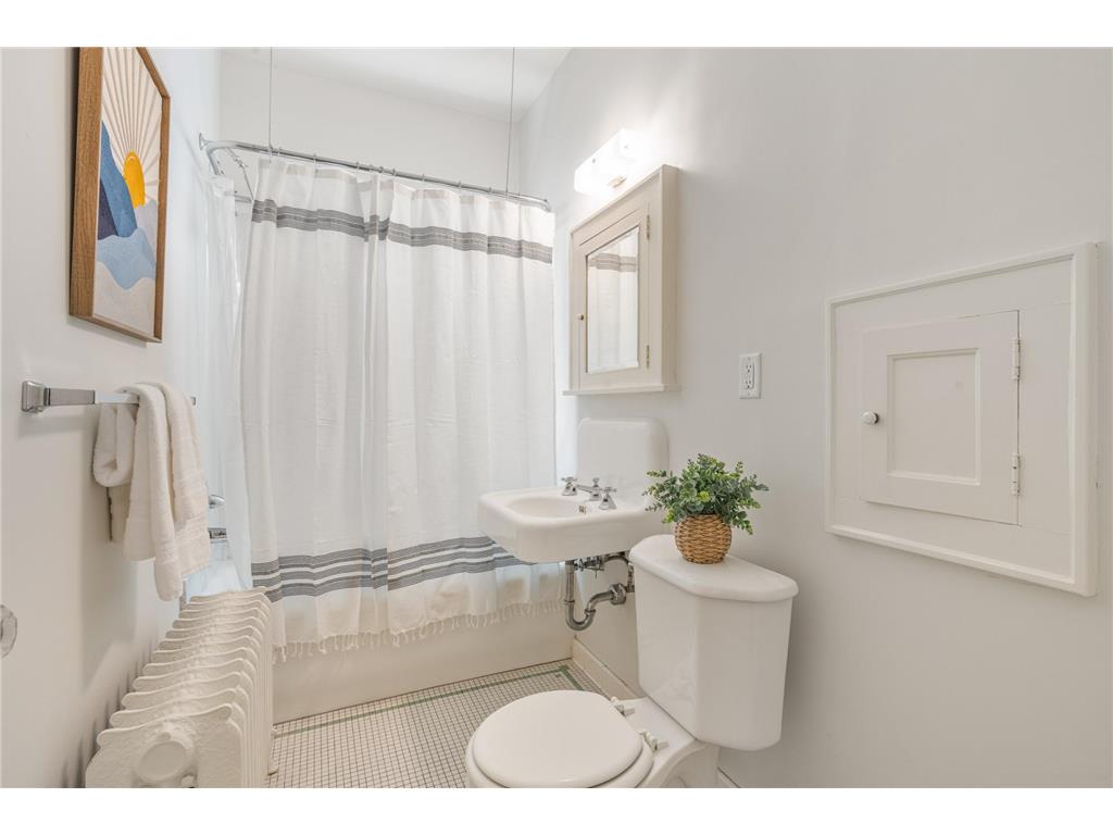 1621 W 25th Street Minneapolis MN 55405 6788649 image35