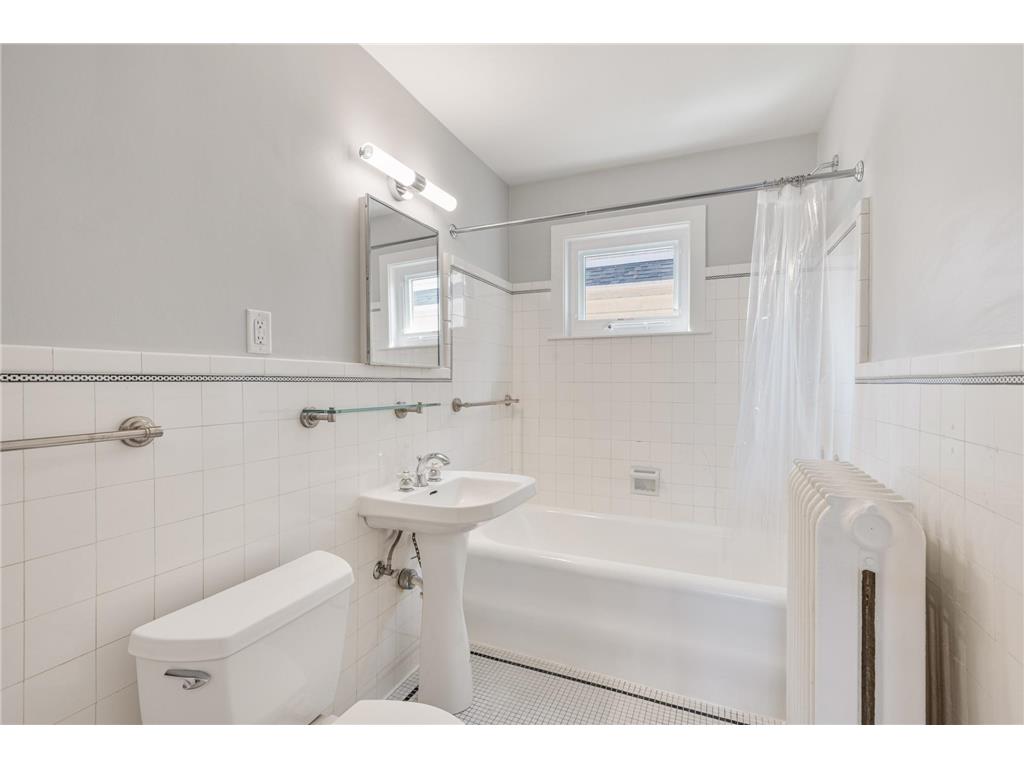 1621 W 25th Street Minneapolis MN 55405 6788649 image37