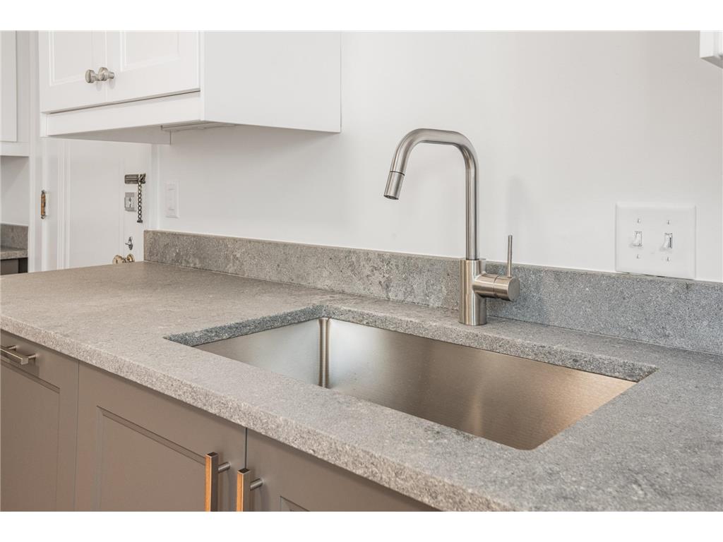 1621 W 25th Street Minneapolis MN 55405 6788649 image59