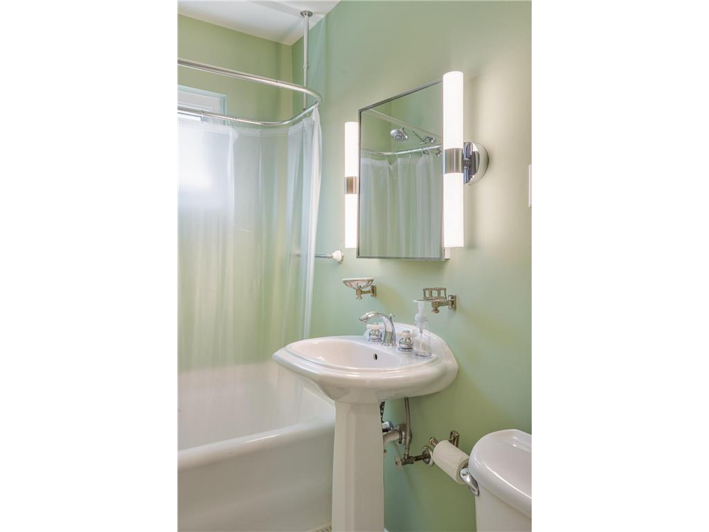 1621 W 25th Street Minneapolis MN 55405 6788649 image66