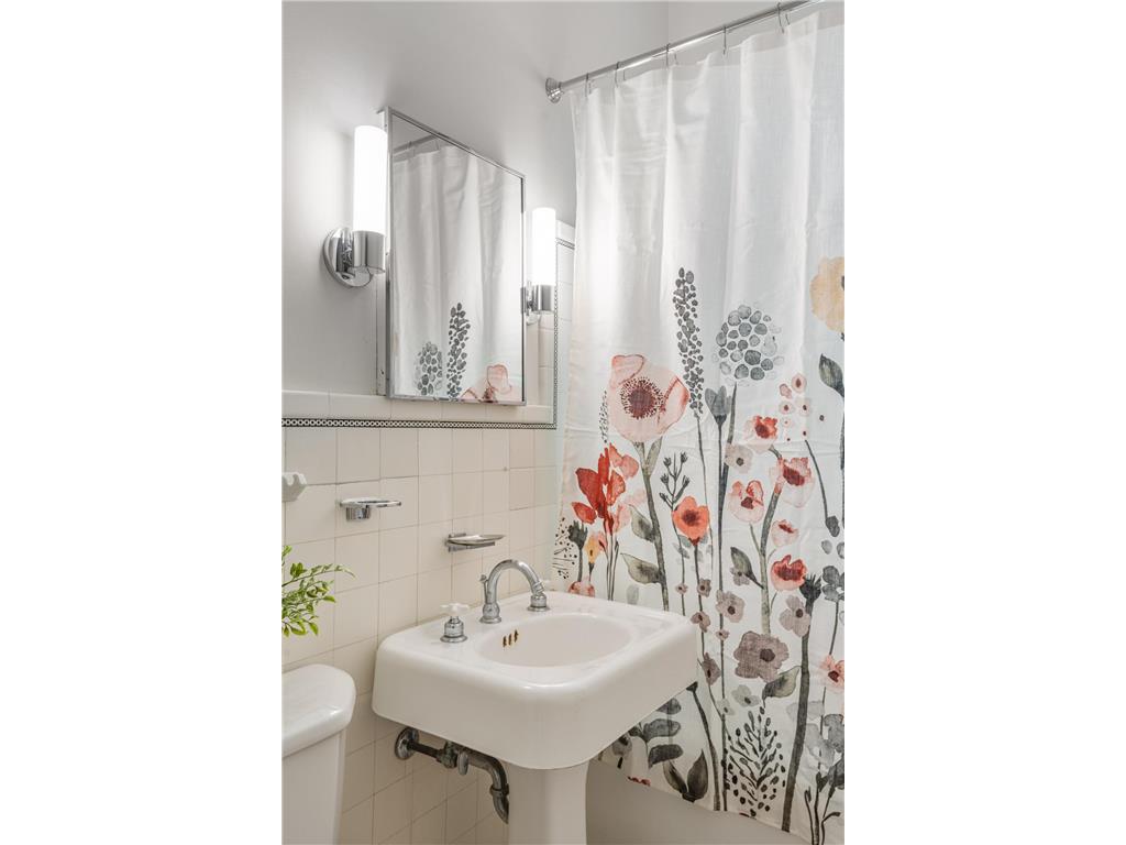 1621 W 25th Street Minneapolis MN 55405 6788649 image69