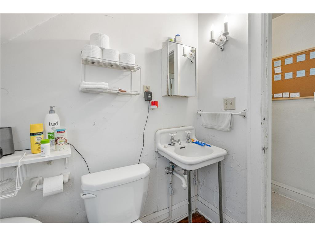 1621 W 25th Street Minneapolis MN 55405 6788649 image78