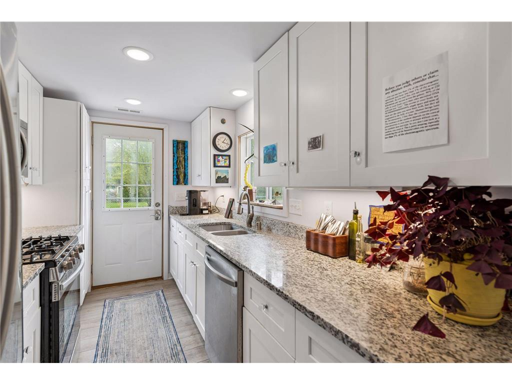 16217 Gleason Lake Road Minnetonka MN 55391 7073234 image10
