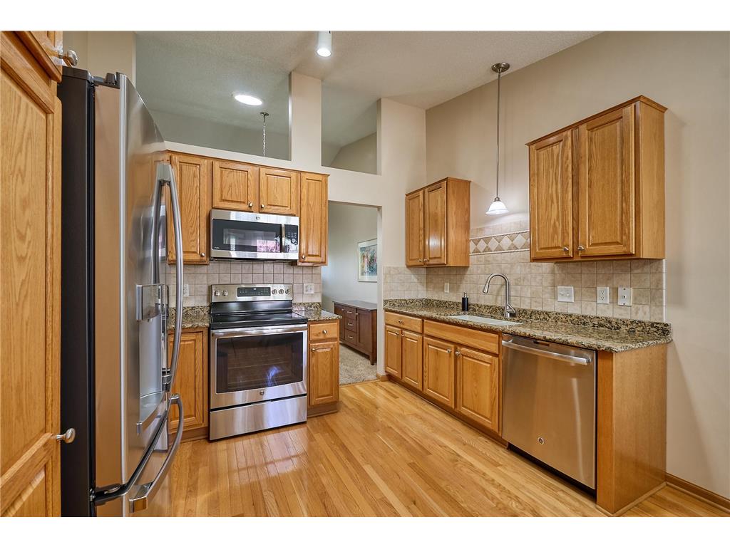 16233 70th Place N Maple Grove MN 55311 7068351 image4
