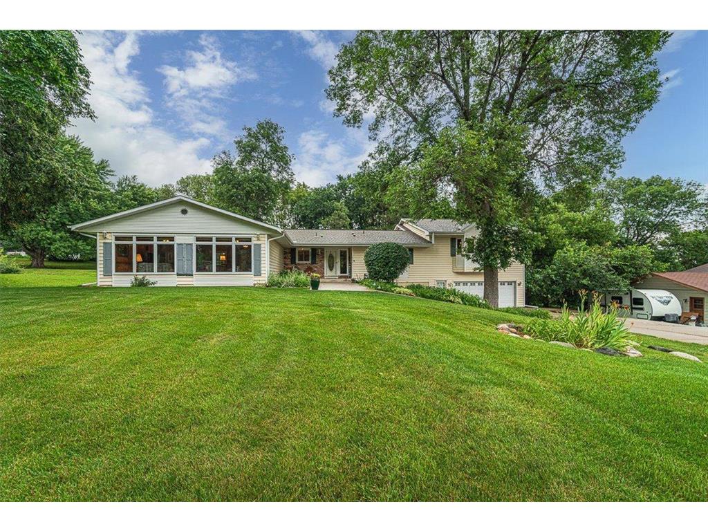 16240 Hillcrest Lane Eden Prairie MN 55346 6604547 image1