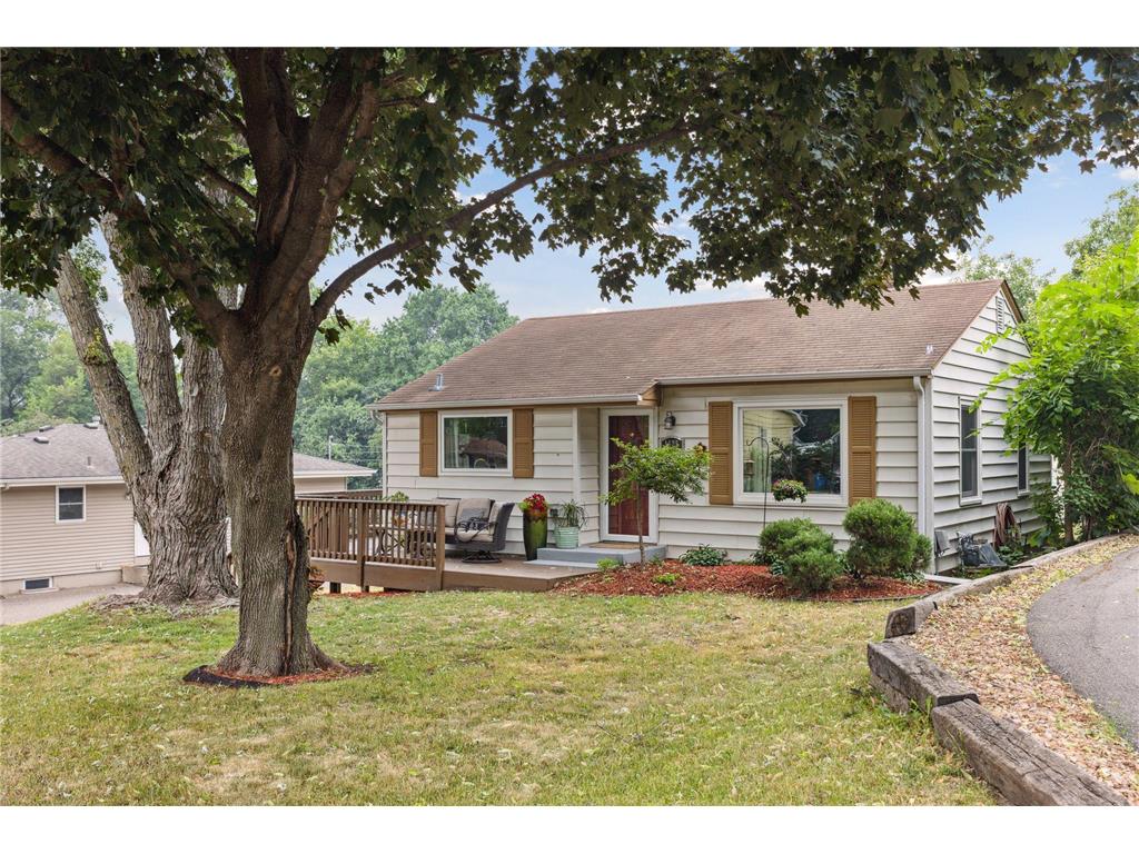 1625 Hillsboro Avenue N Golden Valley MN 55427 6383882 image1