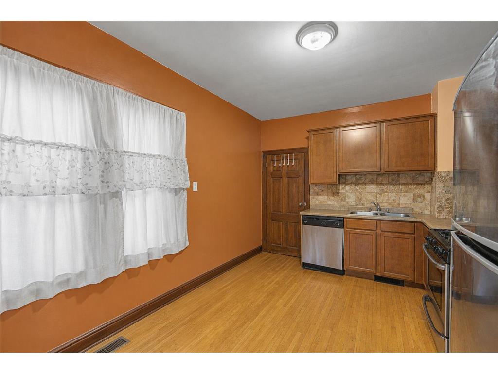 1625 Polk Street NE Minneapolis MN 55413 7113800 image11