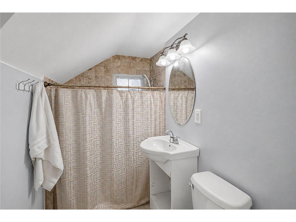 1625 Polk Street NE Minneapolis MN 55413 7113800 image16