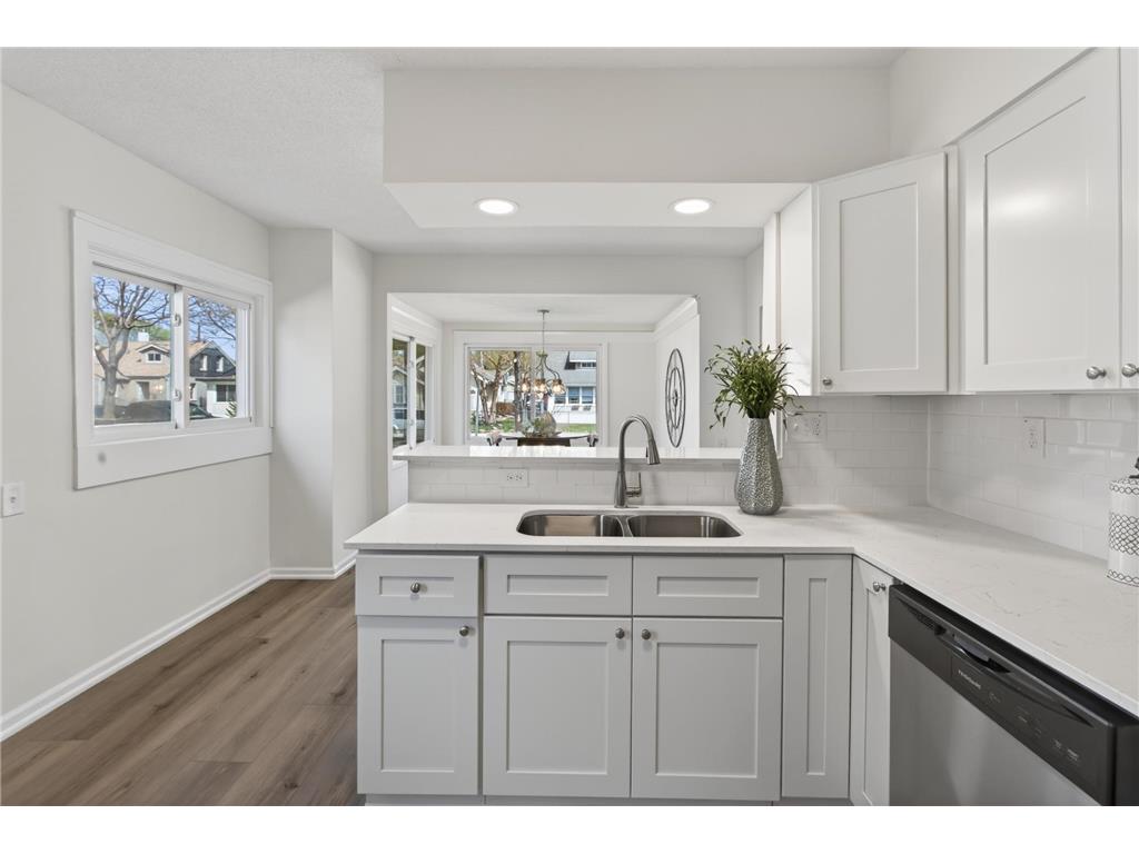 1627 Thomas Avenue N Minneapolis MN 55411 7061601 image2