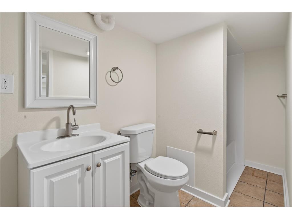 1627 Thomas Avenue N Minneapolis MN 55411 7061601 image24