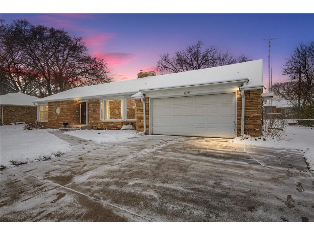 1629 Ridgewood Lane S, Roseville, MN 55113 MLS 6309879 Edina Realty