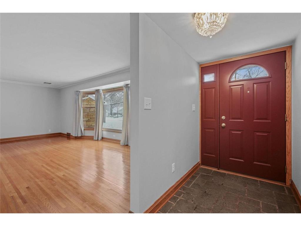 1629 Ridgewood Lane S Roseville MN 55113 6801956 image3