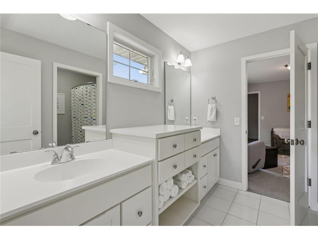 1631 Deephaven Drive Woodbury MN 55129 6826708 image38