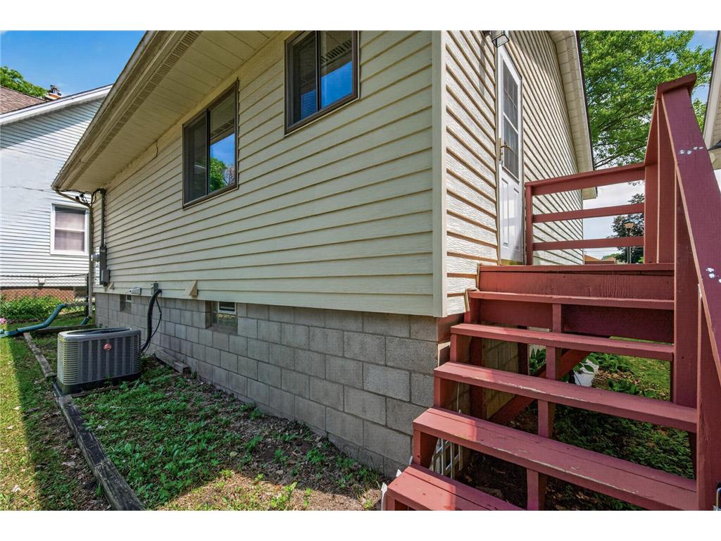 1631 Woodbridge Street Saint Paul MN 55117 7086619 image20