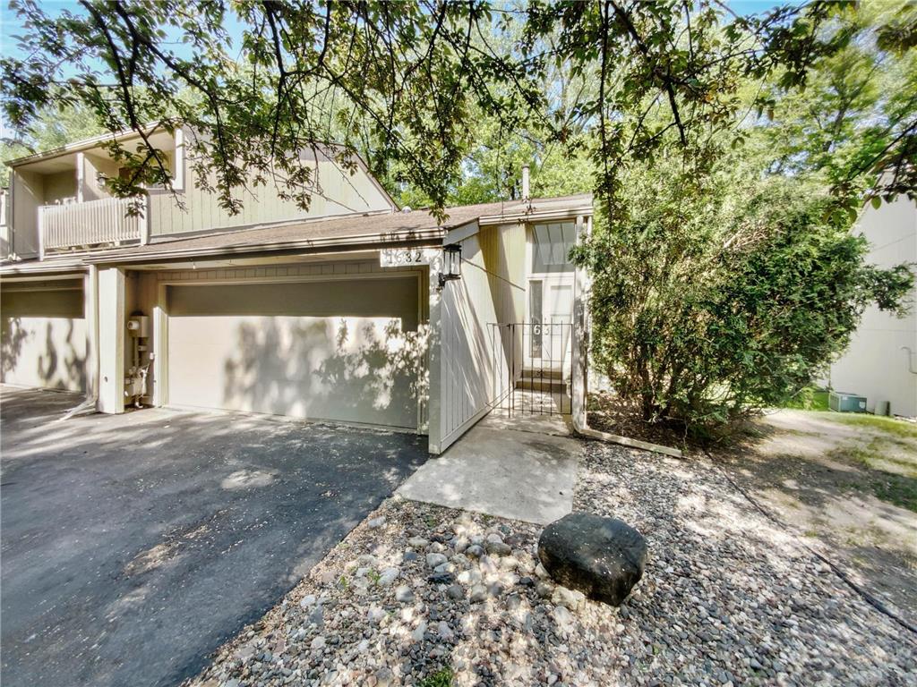 1632 Comstock Lane N, Plymouth, MN, 55447 MLS 6381247 Edina Realty