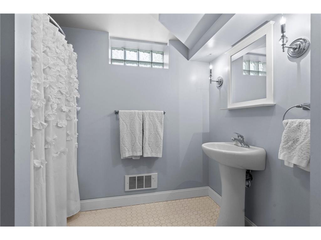 1633 E River Parkway Minneapolis MN 55414 - Mississippi 7064672 image77