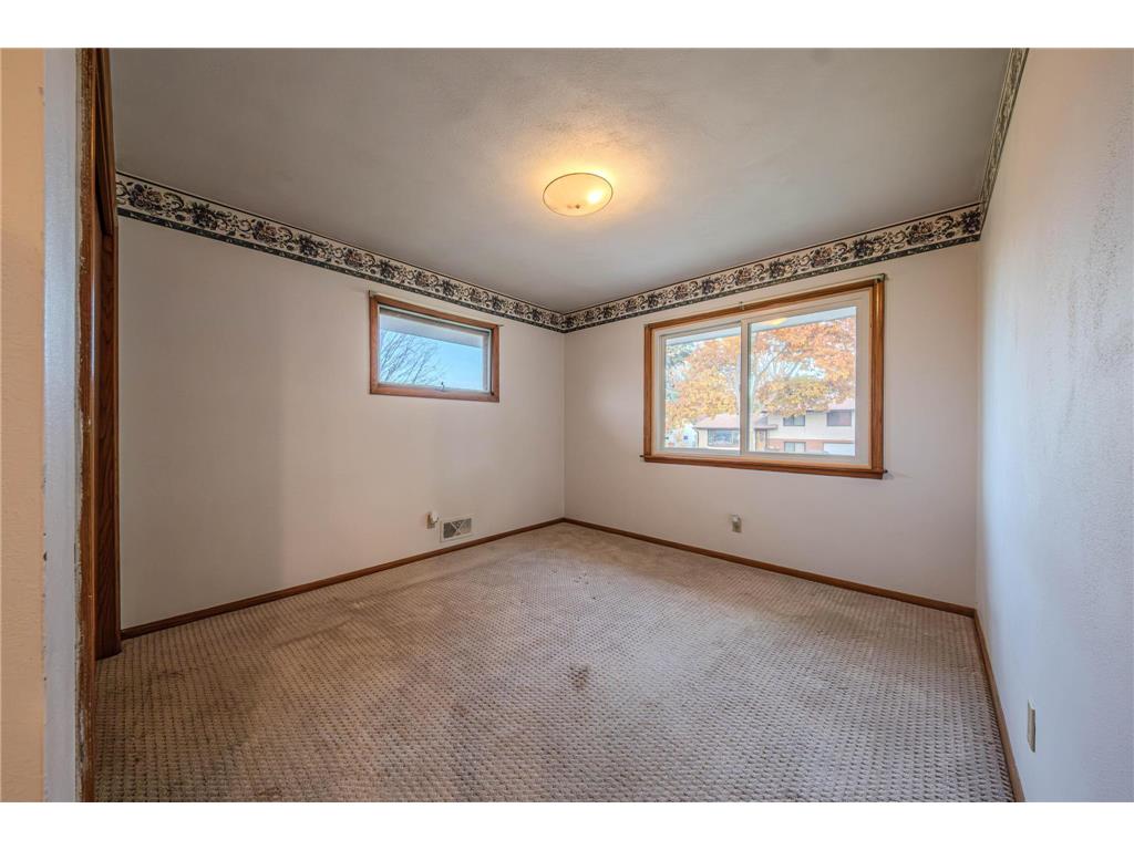 1633 Etna Street Saint Paul MN 55106 6814055 image8